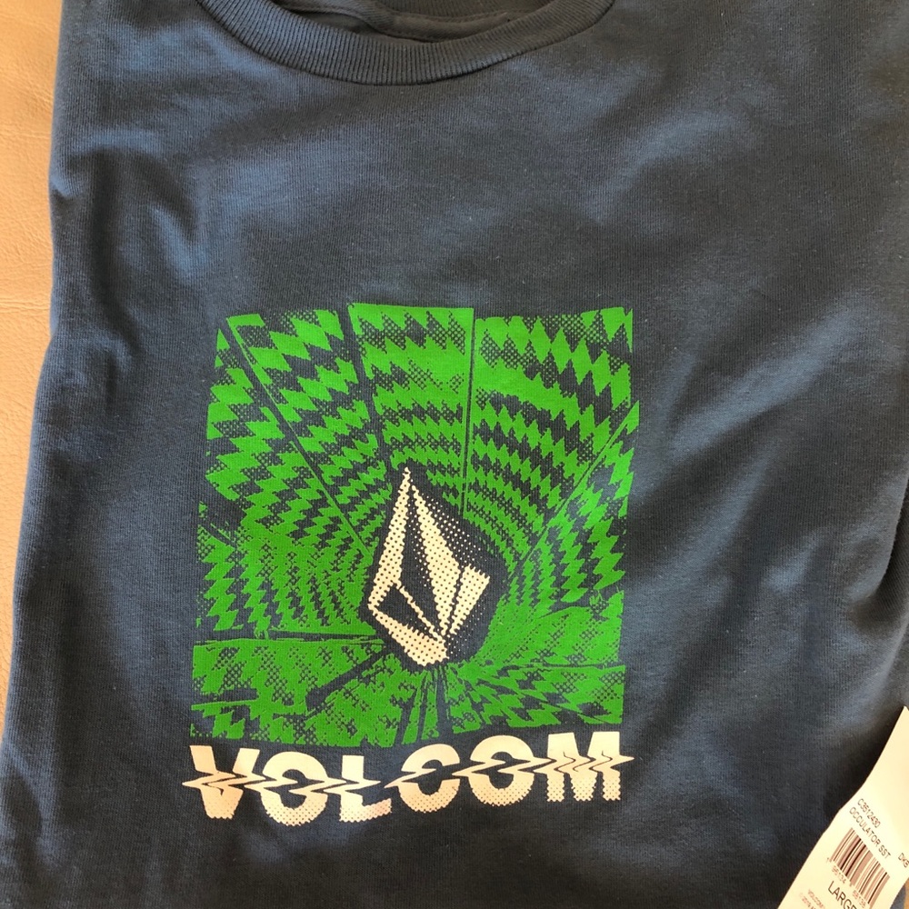 NWT: Volcom T-shirt